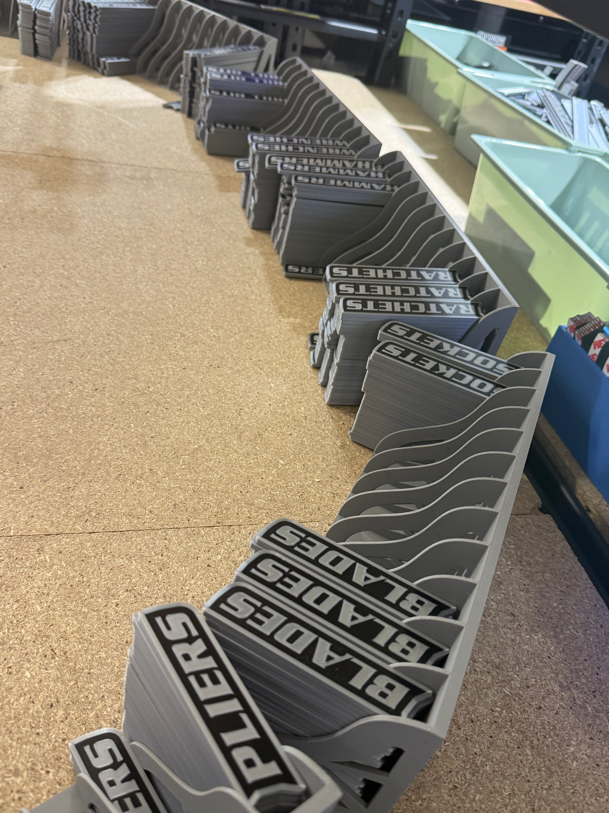 Labeled kitting trays